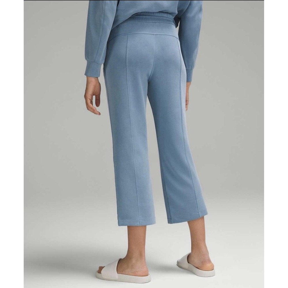 Lululemon Softstreme Utility Blue High Rise Straight Leg Crop Pants SZ 4 Perfect